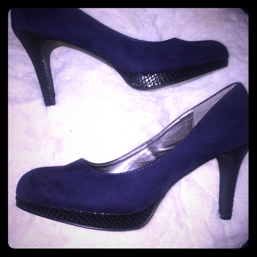 Suede Pumps